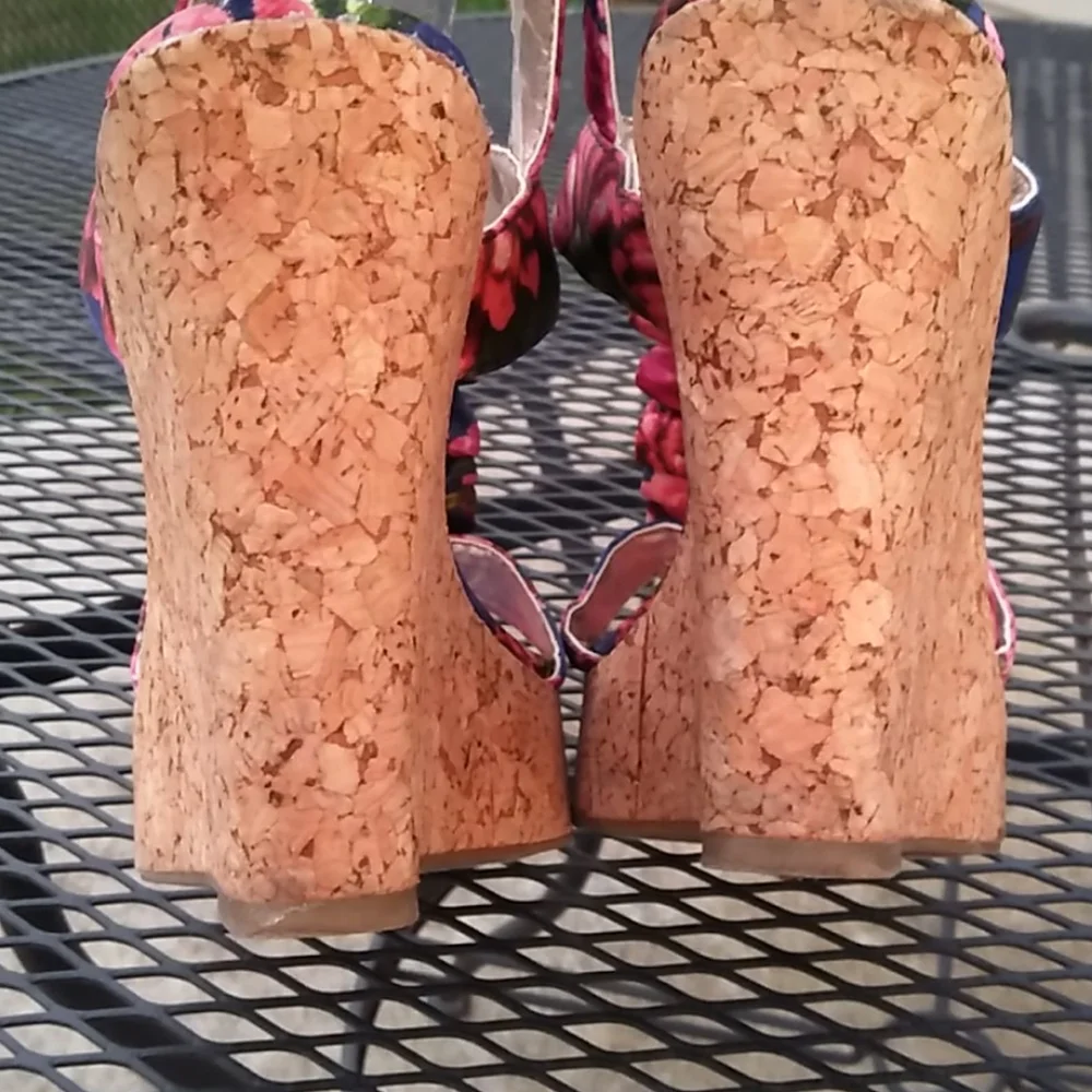 Steve Madden floral cork